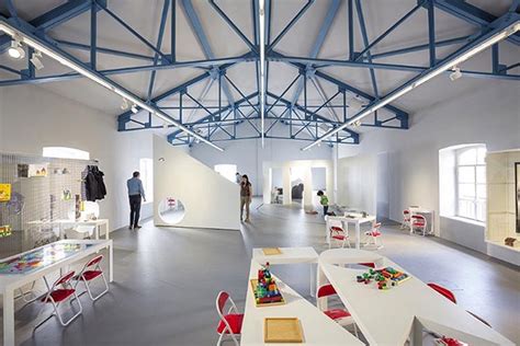 cos'è l'associazione prada bambini|I laboratori gratuiti per bambini alla Fondazione Prada .